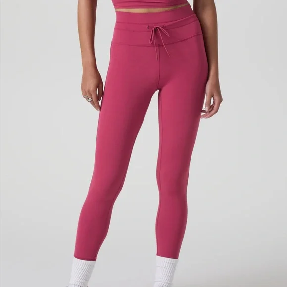 Vuori Daily Form Legging NWT. Size Medium - Picture 2 of 11